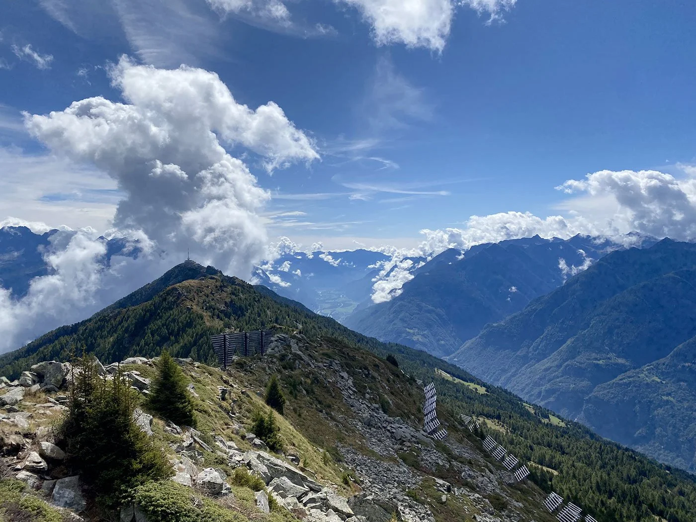 14 – Croce di Sasso – Pianchè, sullo sfondo il Matro
