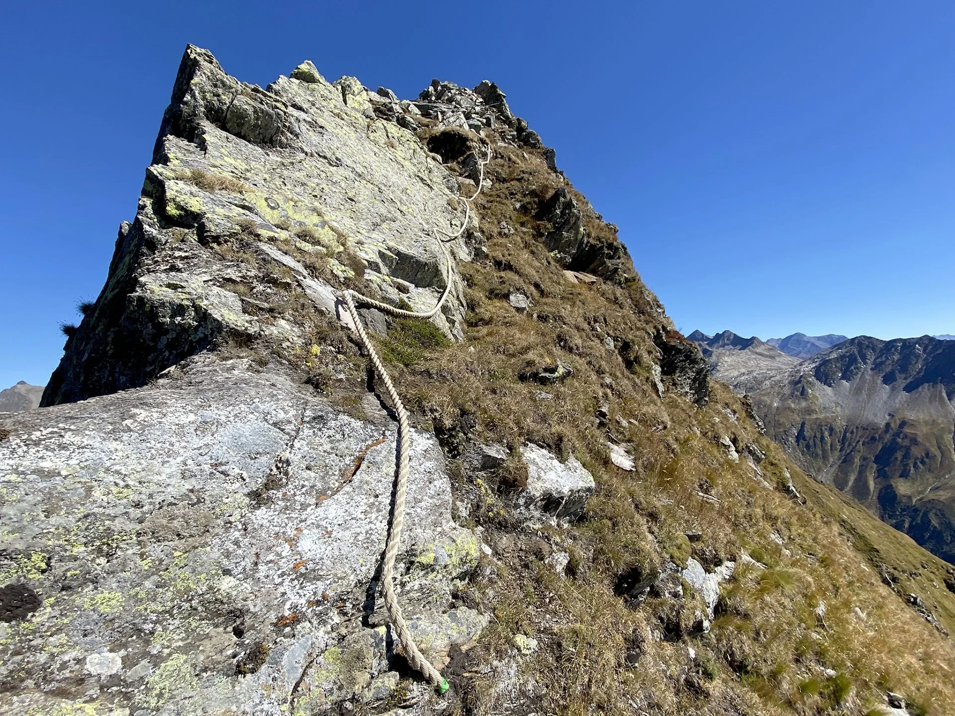 23 – Pizzo Barbarera - Giübin (corda quota 2652 m)