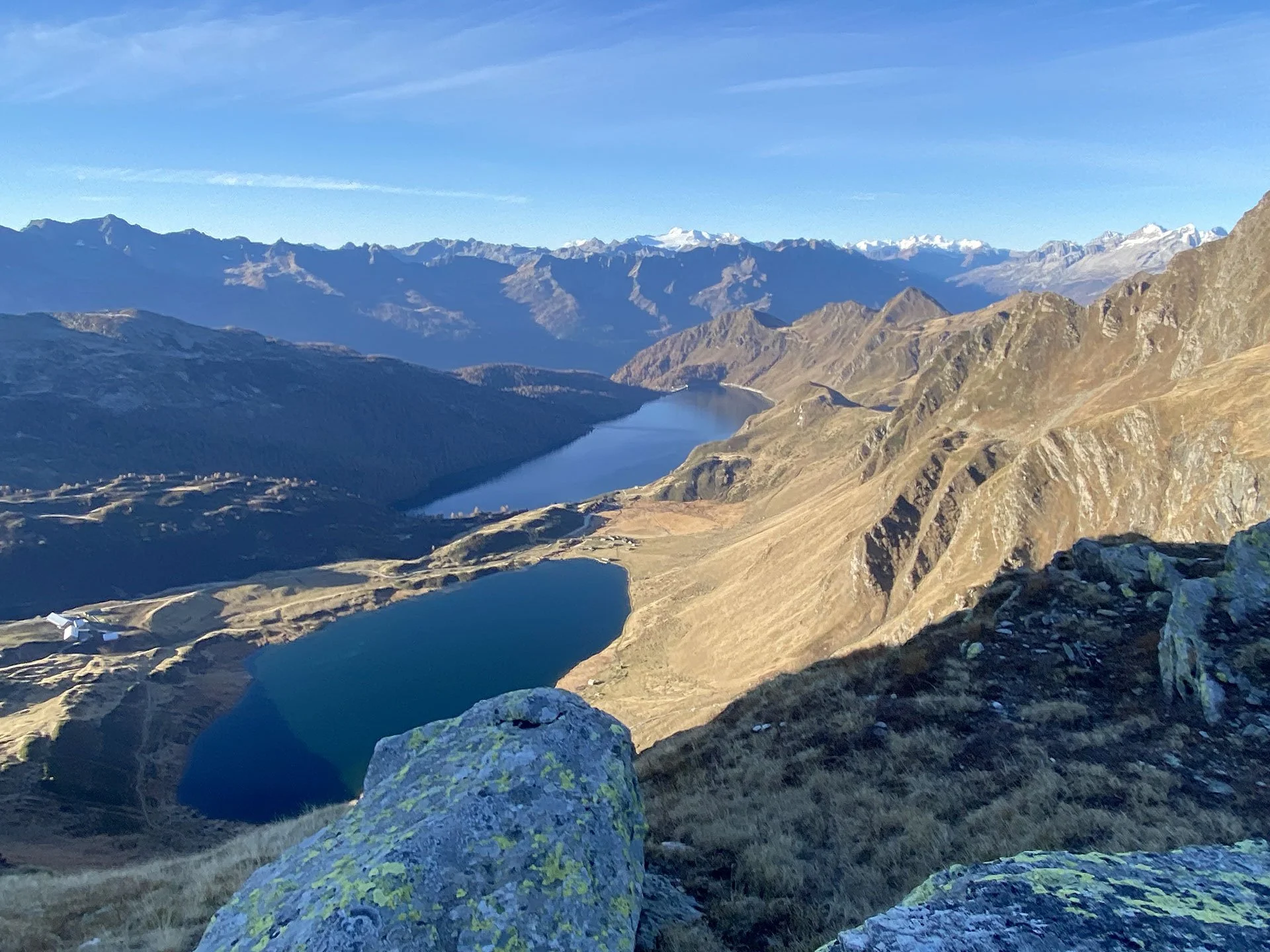 18 – Lago Cadagno, Lago Ritom visti dal Lago dello Stabbio