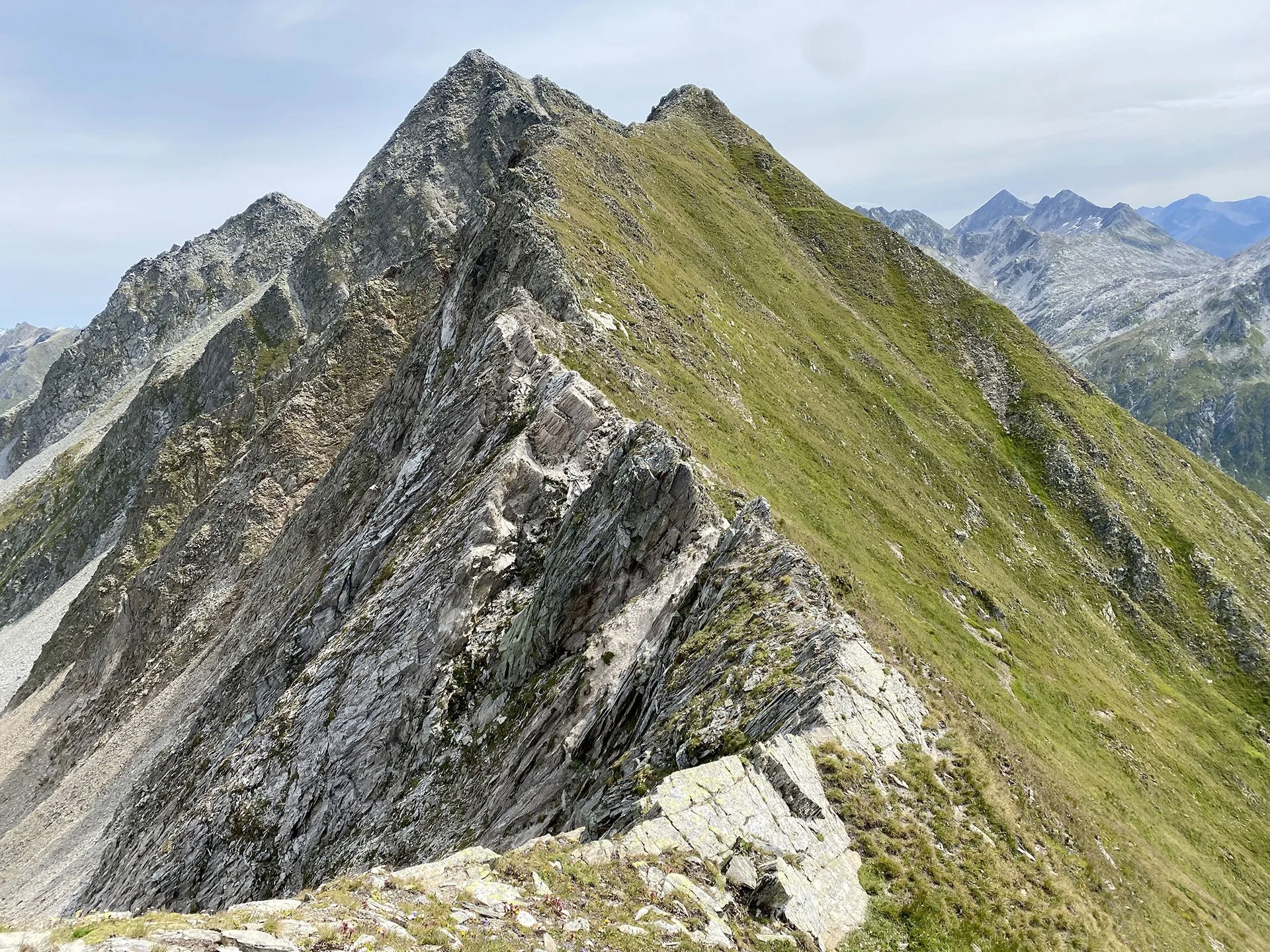 19 – Pizzo Barbarera - Giübin, bocchetta di roccia bianca