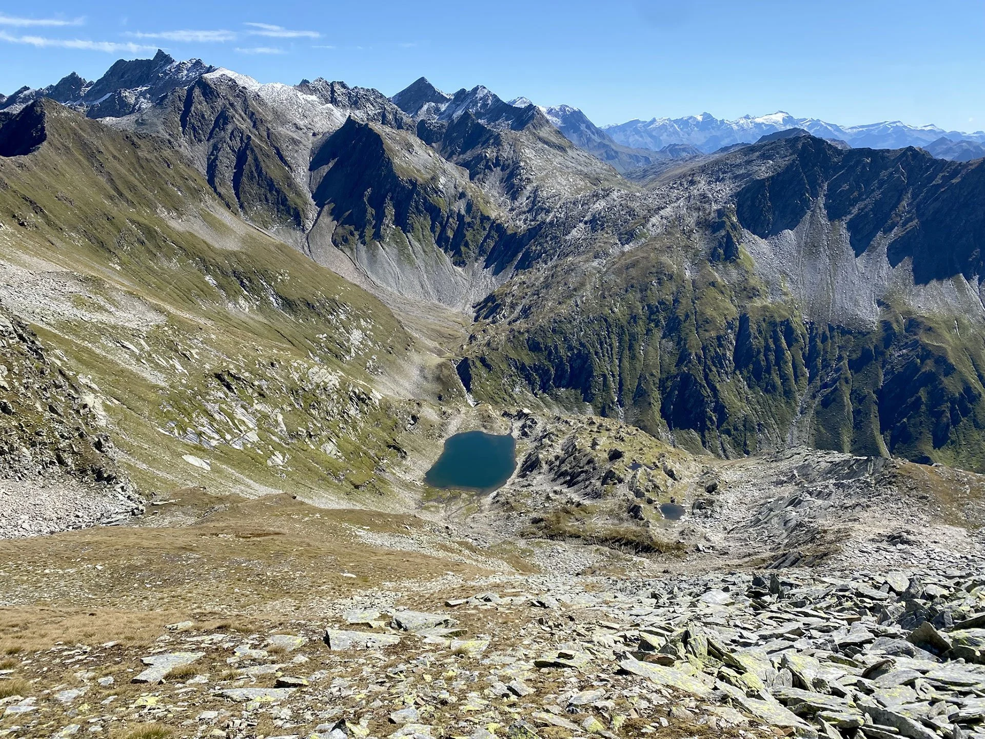 7 – Lago di Froda visto dalla sella 2710 m sotto il Pizzo Barbarera