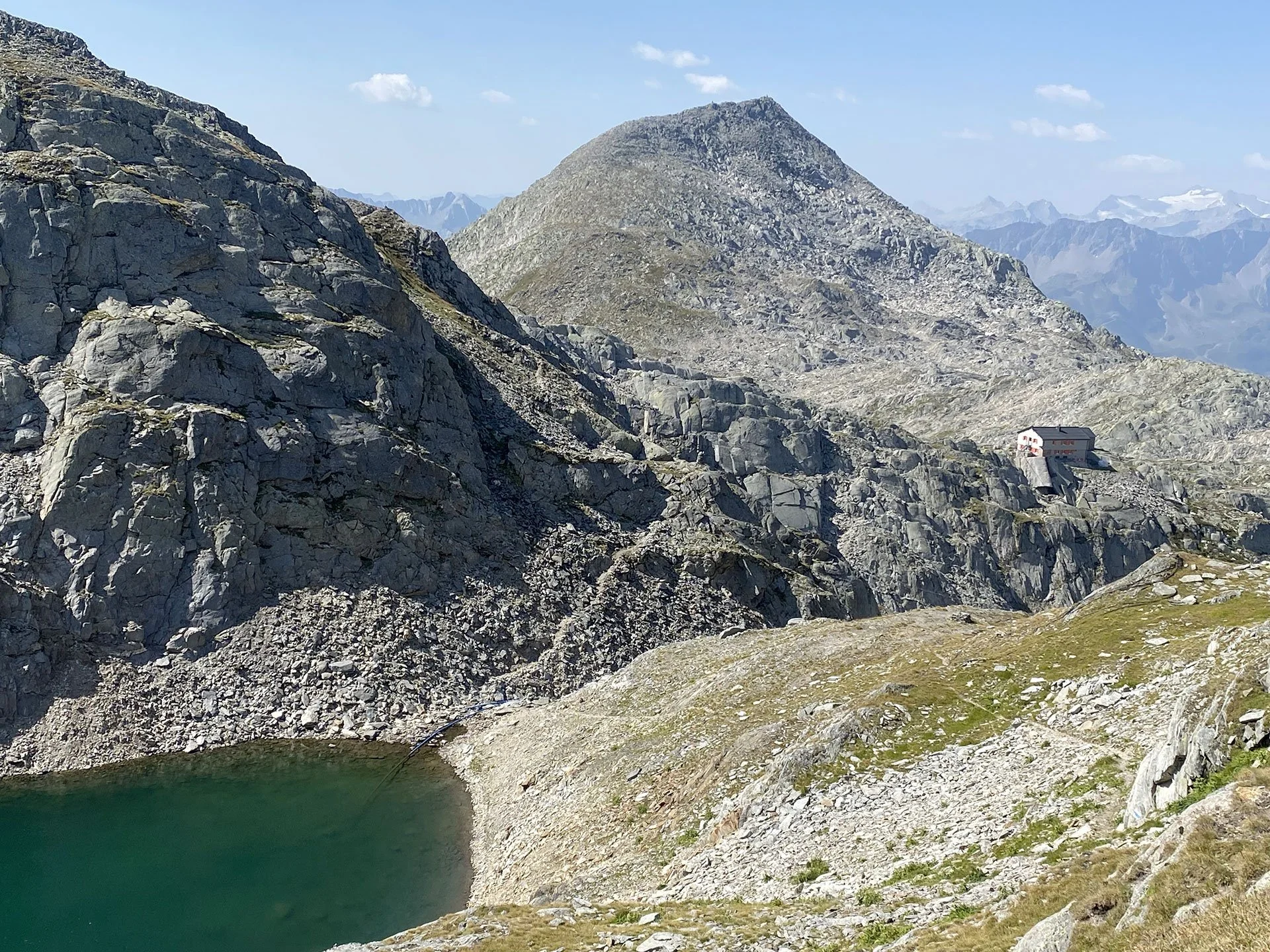 1 – Capanna Cadlimo, lago Curnera a 2585 m