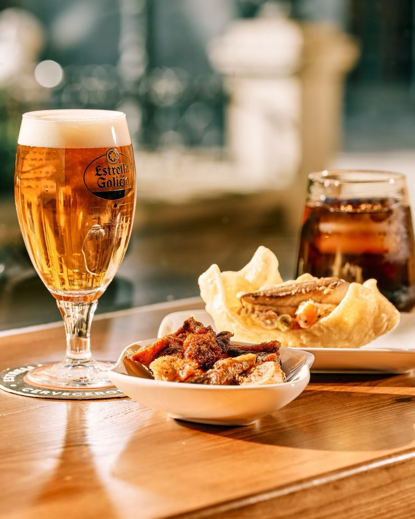 &iquest;Ya sabes d&oacute;nde venir a tomar el aperitivo?
En estos d&iacute;as de mucho fr&iacute;o. Nuestra barra interior con solecito directo y buenas vistas es una maravilla para poder disfrutar del aperitivo sin pasar nada de fr&iacute;o. 

&iex