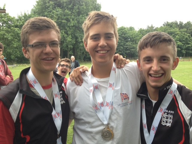 Antony & Anna Towers - We are life members and our boys learnt to row at Evesham providing lots of fabulous memories.