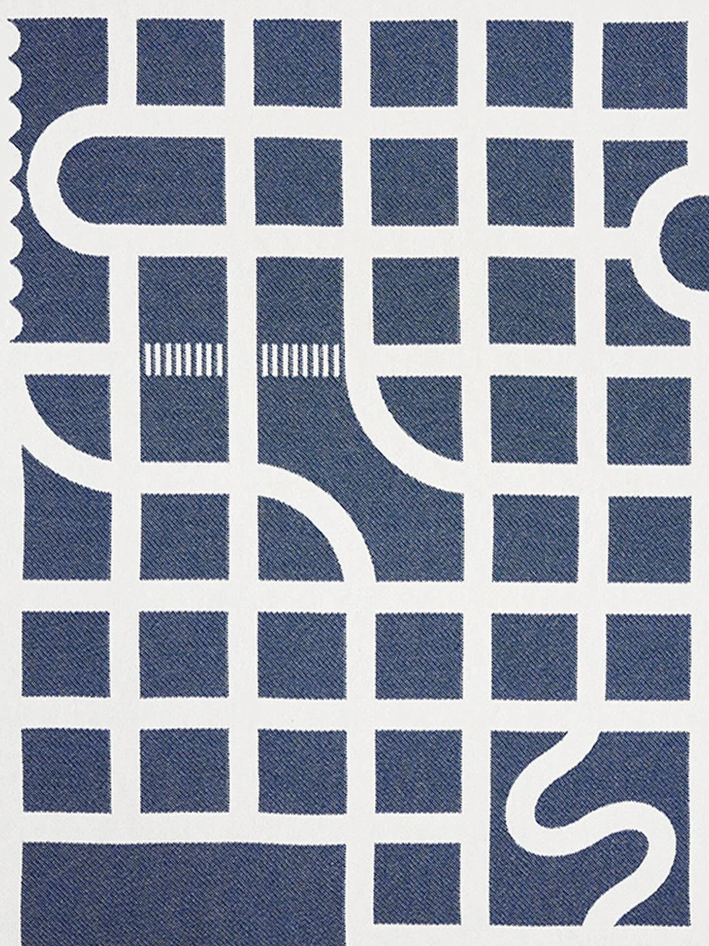 Esce ora MAGLIA, il mio ultimo lavoro per @zigzagzurich
Maglia evoca l&rsquo;intreccio dei fili; per me, per&ograve;, &egrave; prima di tutto un principio generativo.  Questa coperta di cotone nasce da una griglia regolare che gradualmente si disfa, 