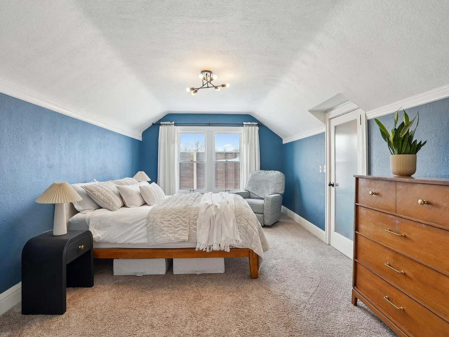 This was the perfect space to play with bolder color.