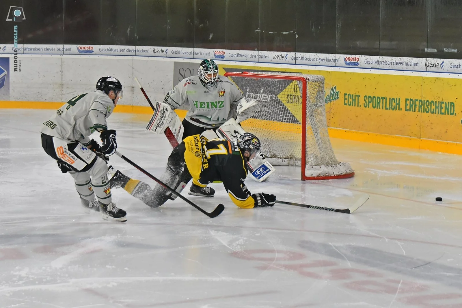 2025-12-07 EHC Bayreuth vs. EV Moosburg 071-RZL.JPG