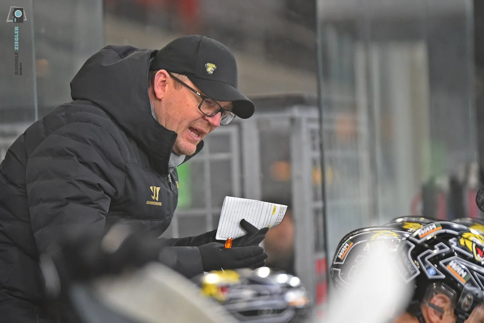 2025-12-07 EHC Bayreuth vs. EV Moosburg 088-RZL.JPG