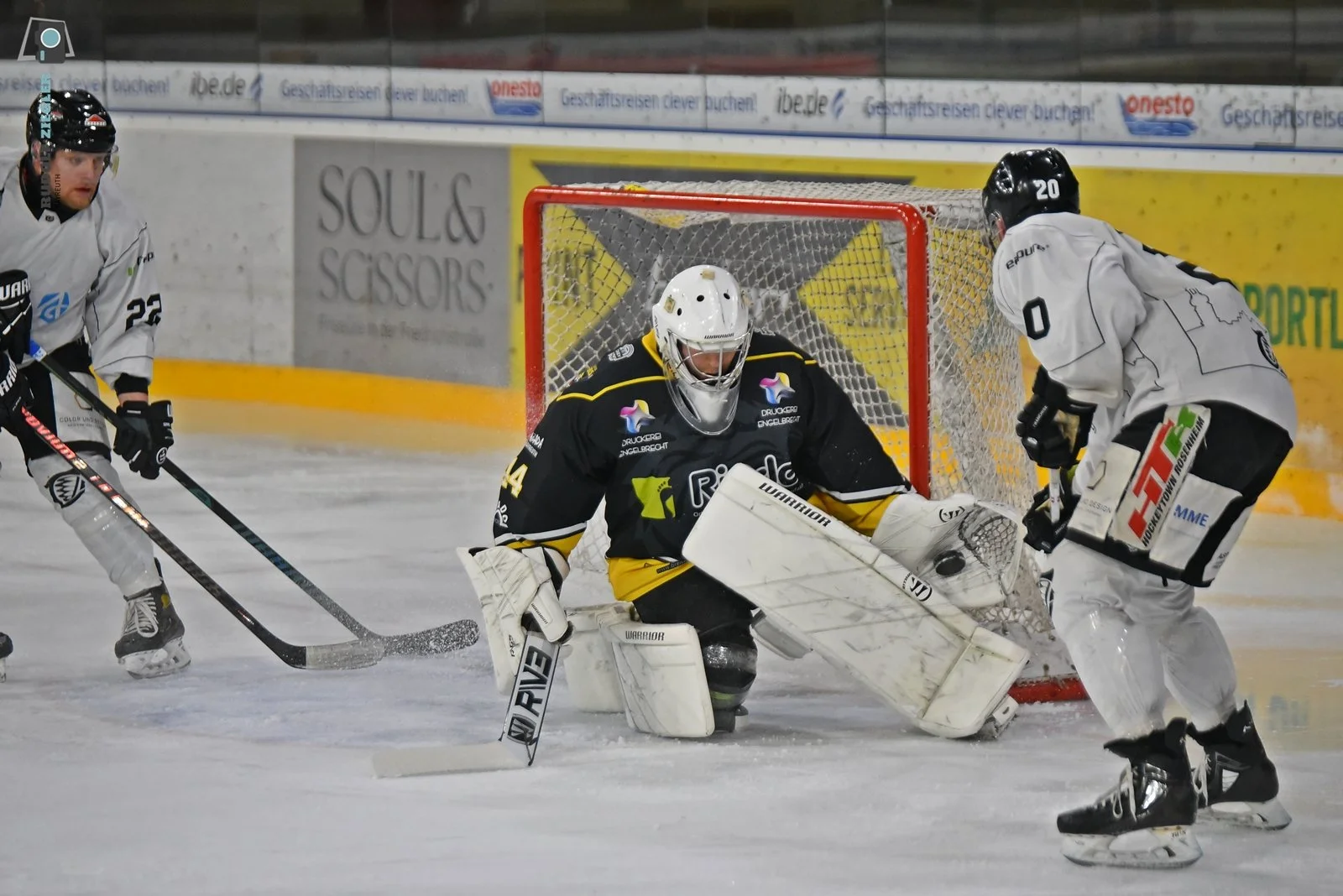 2025-12-13 EHC vs. TSV Trostberg 026-RZL.JPG
