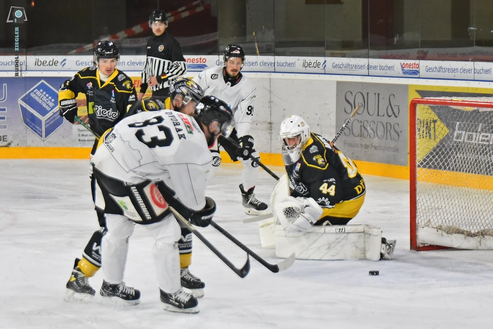 2025-12-13 EHC vs. TSV Trostberg 039-RZL.JPG