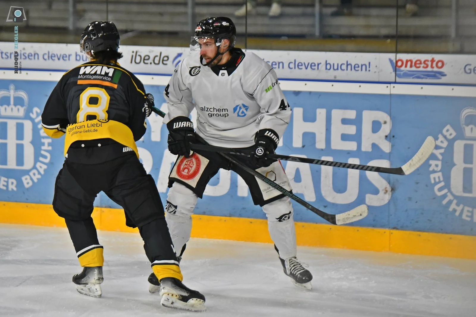 2025-12-13 EHC vs. TSV Trostberg 057-RZL.JPG