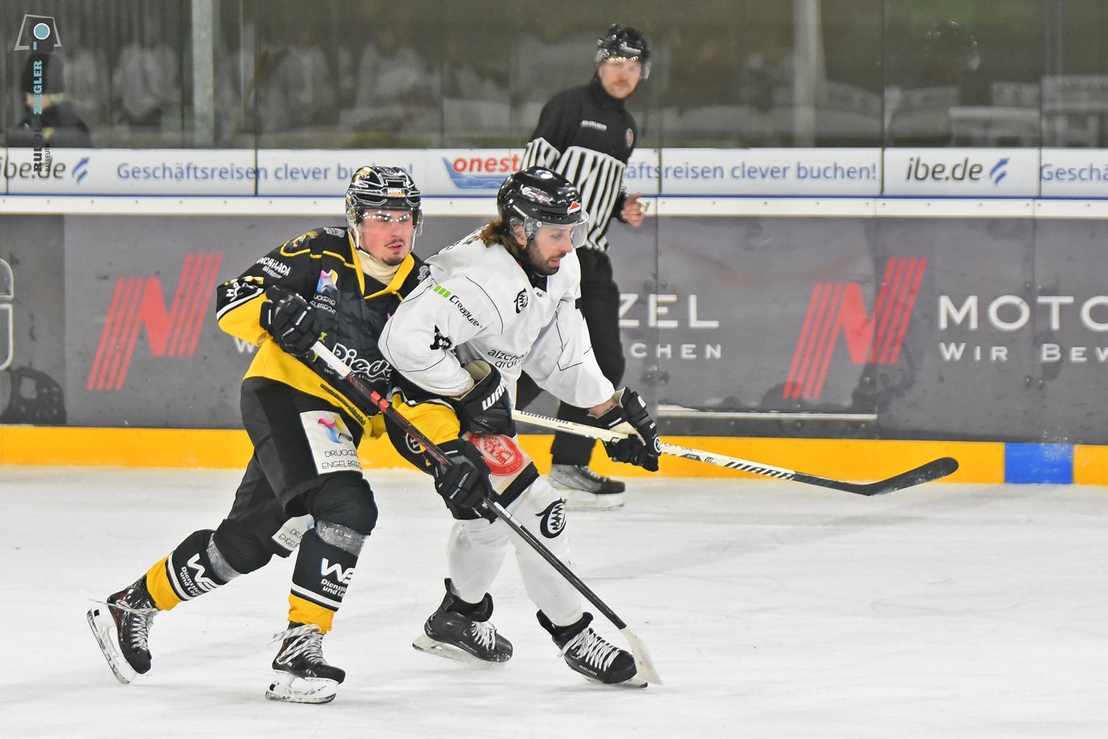 2025-12-13 EHC vs. TSV Trostberg 098-RZL.JPG