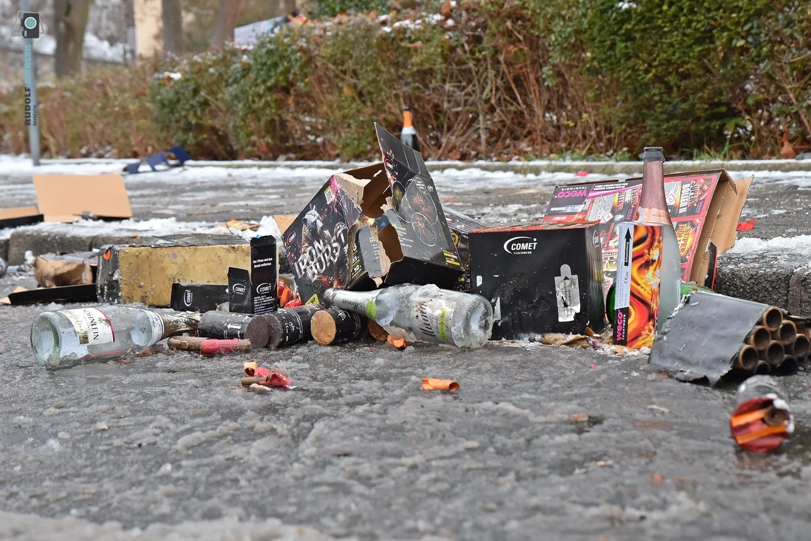 2026-01-01 Silvester-Reste 009-RZL.JPG