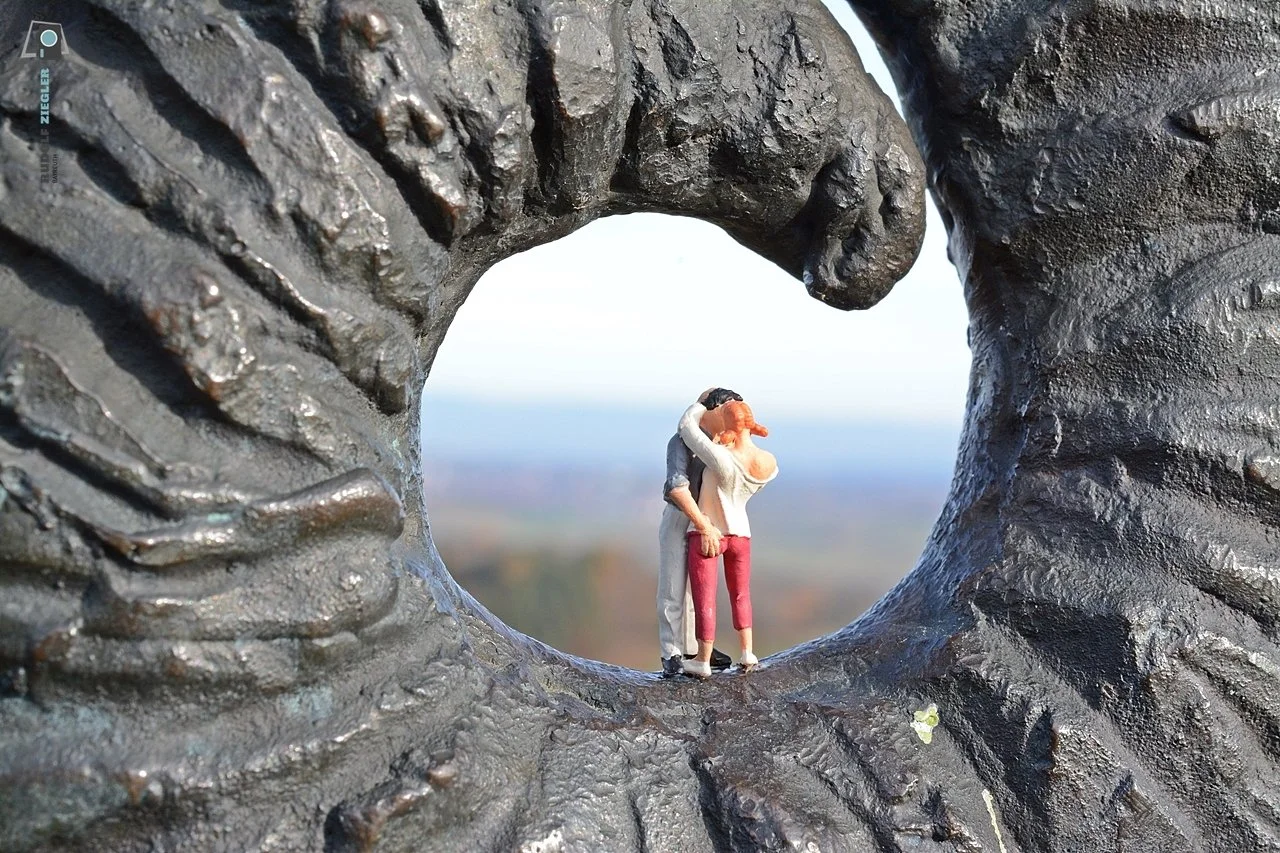 Als “Voyeur” ……