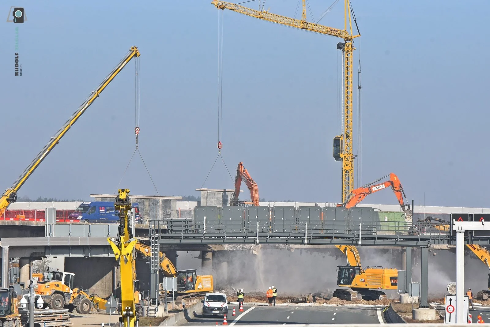 2026-03-07 Abbruch Rampe 3 der Hochbrücke 001-RZ1L.JPG