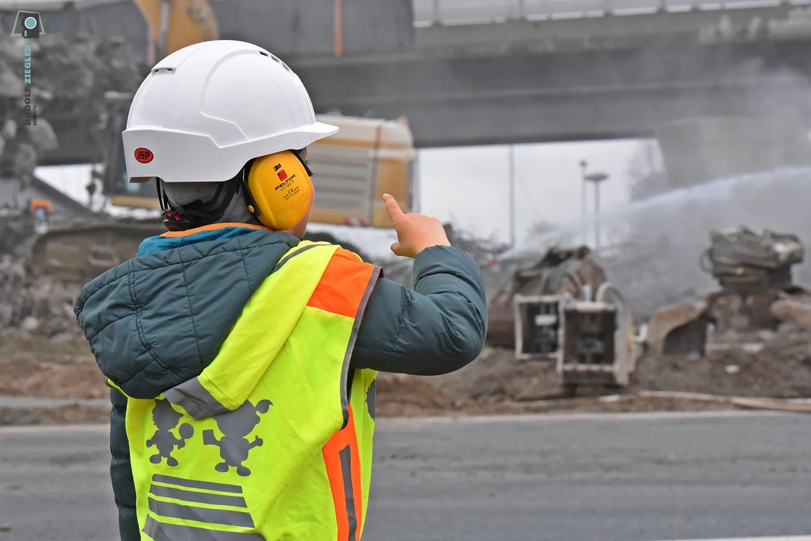 2026-03-15 Abbrucharbeiten Hochbrücke 037-RZL.JPG