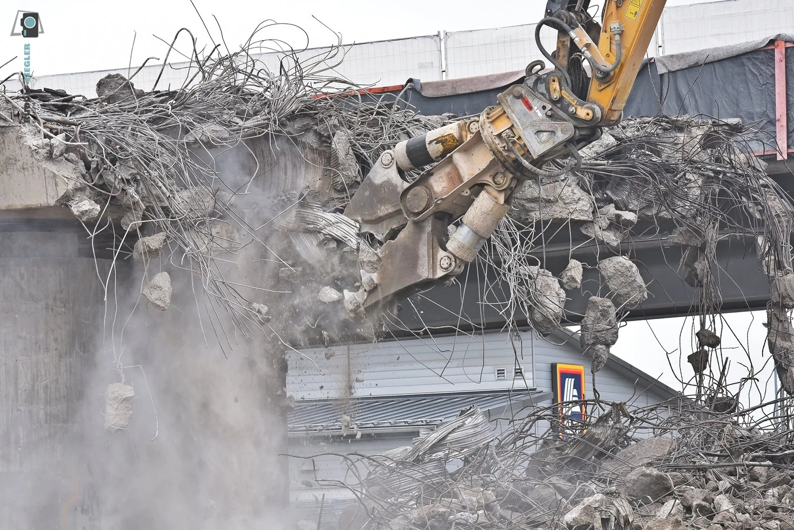 2026-03-15 Abbrucharbeiten Hochbrücke 050-RZL.JPG