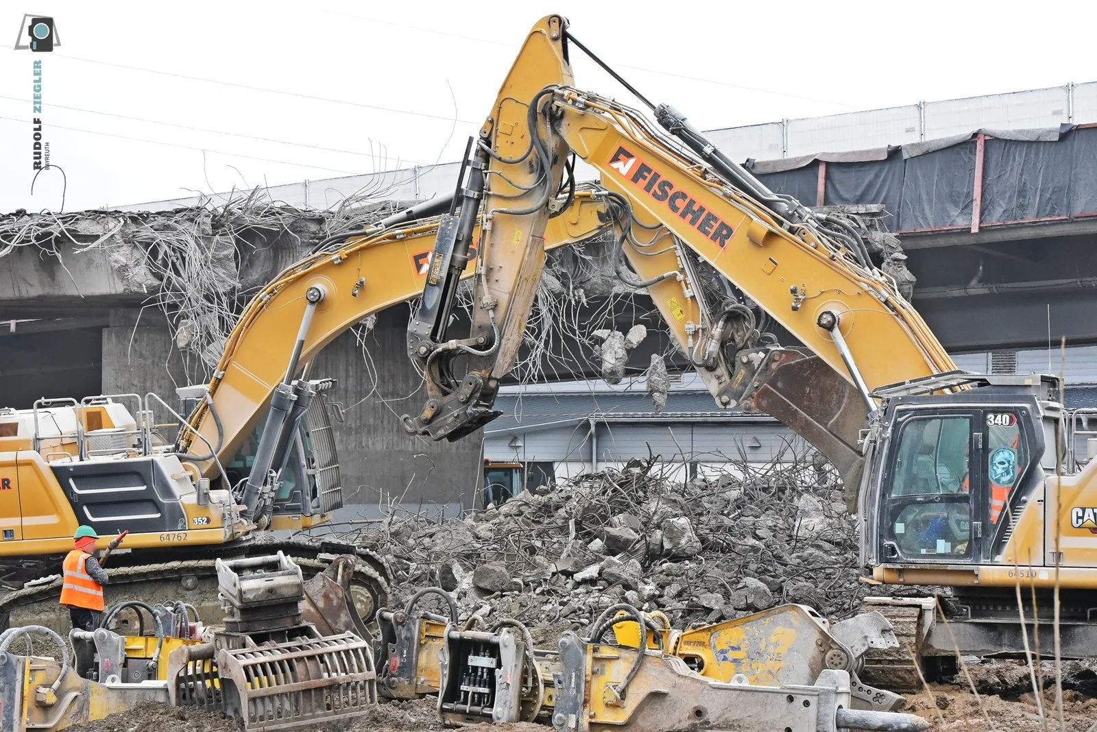 “Hochbrücke fällt”