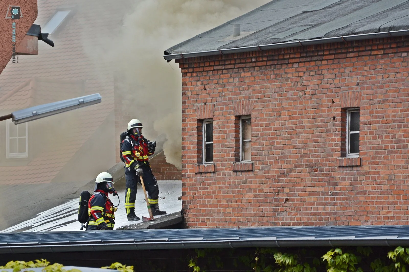 Die Rosenau in Flammen - Großbrand in Bayreuth 043-RZL.JPG