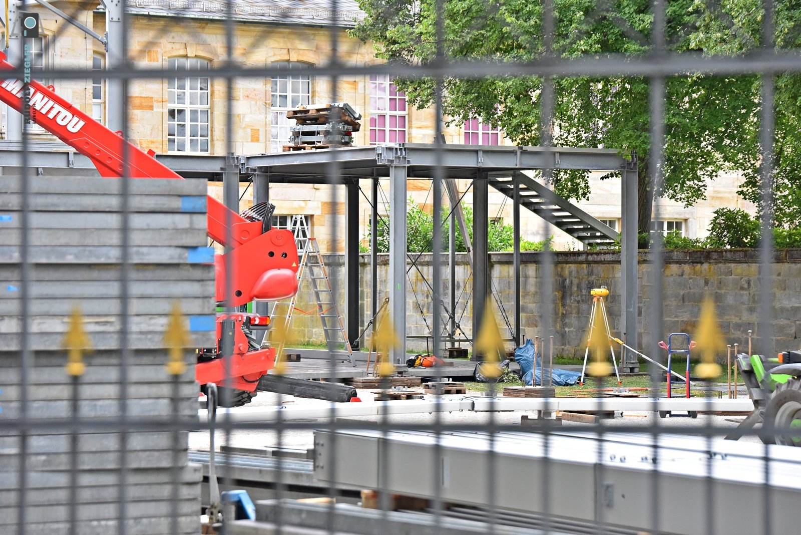 2026-07-08 Aufbau Staatsempfang 013-RZL.JPG