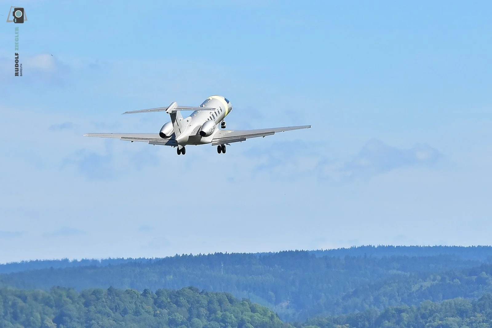 2026-08-02 Jetfly - Flugplatz Bayreuth 104-RZ1L.JPG