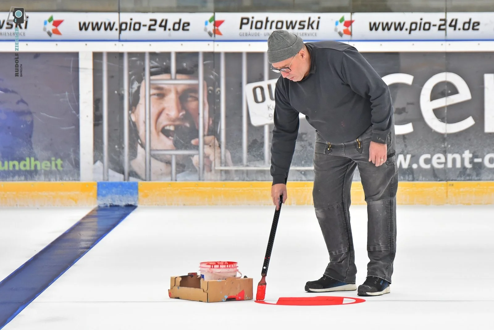 2026-08-24 Eisbemalung Eisstadion Bayreuth 079-RZL.JPG