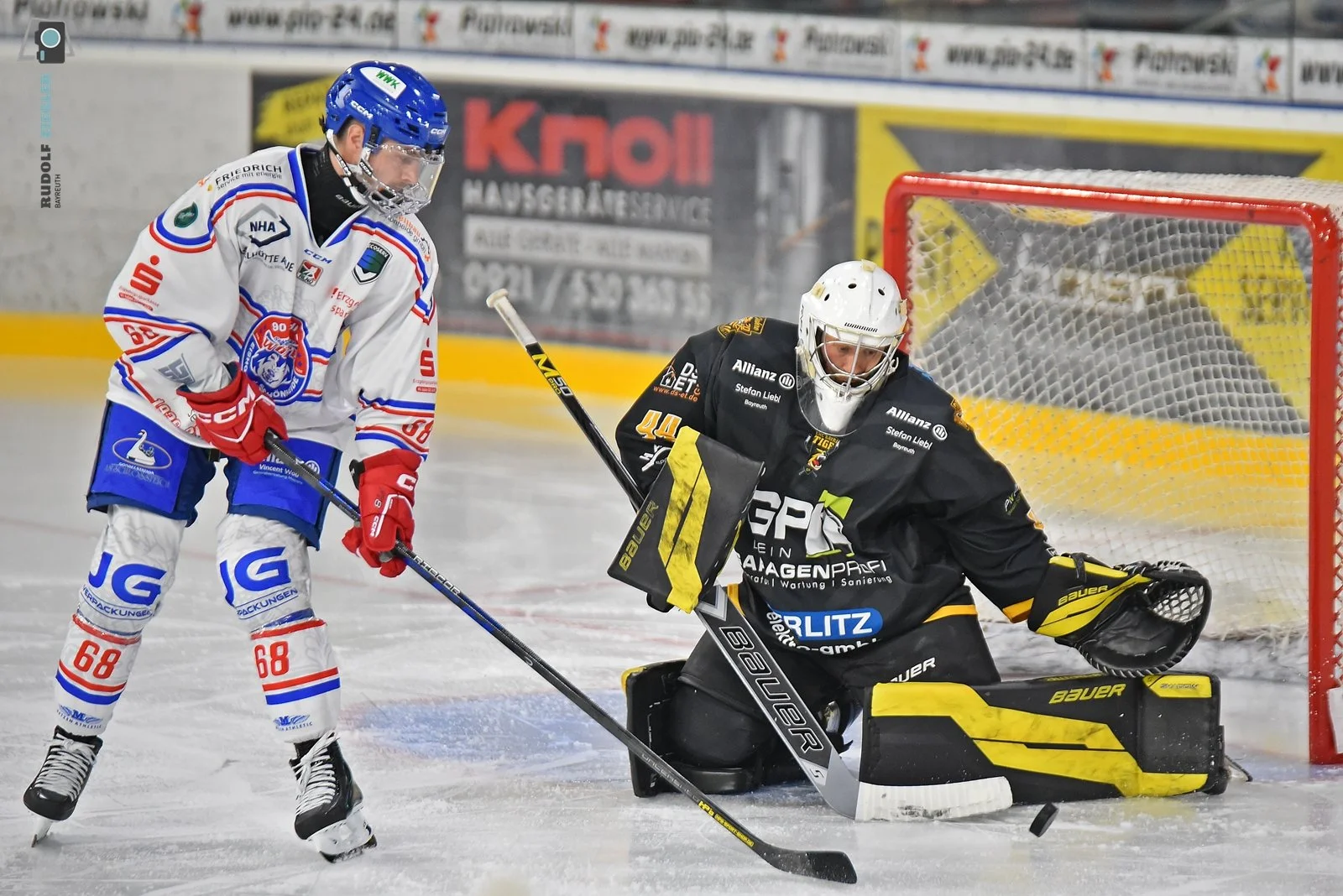 2026-09-11 EHC vs. Schönheider Wölfe 069-RZL.JPG