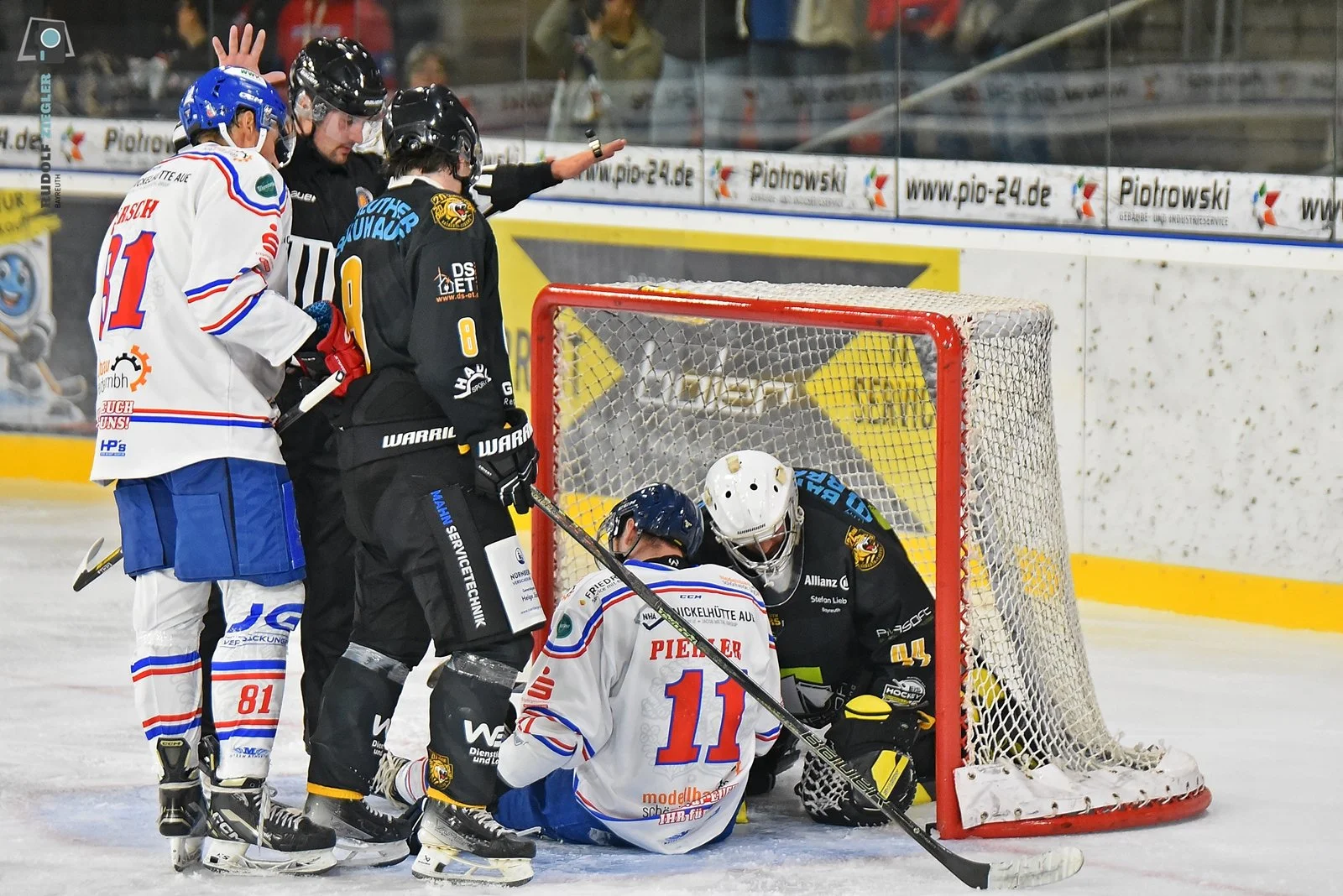 2026-09-11 EHC vs. Schönheider Wölfe 201-RZL.JPG