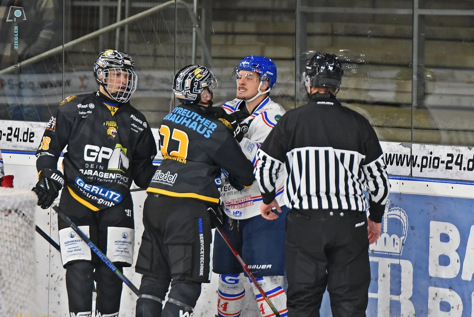 2026-09-11 EHC vs. Schönheider Wölfe 207-RZL.JPG