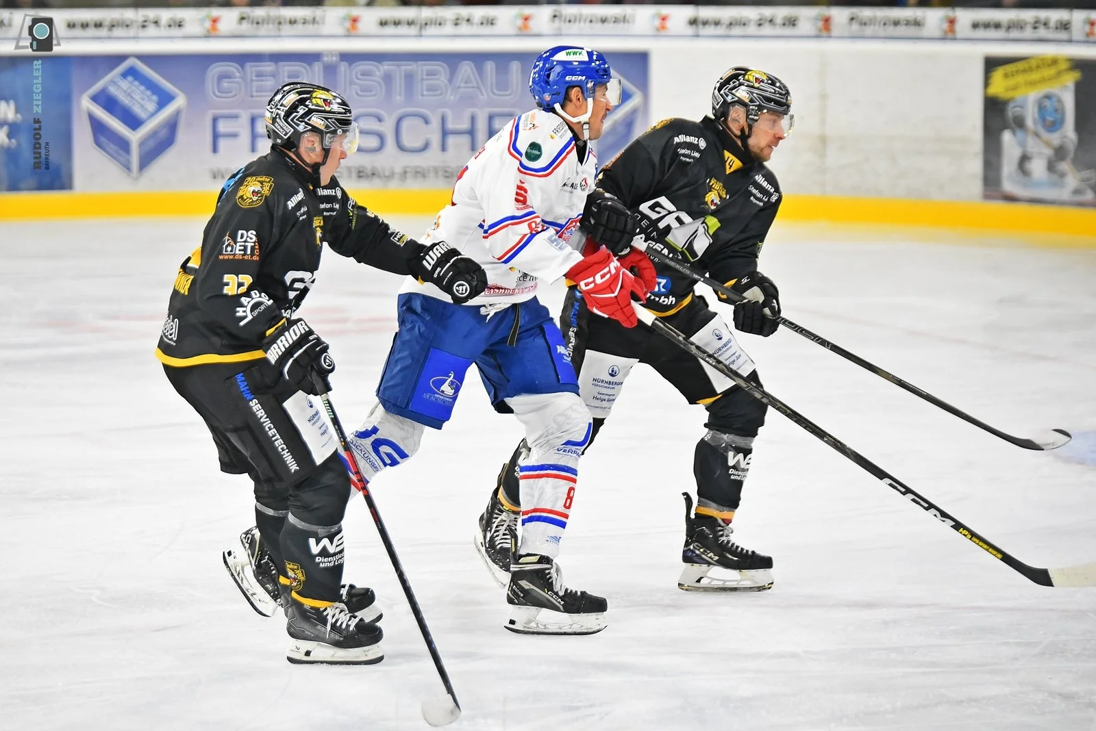 2026-09-11 EHC vs. Schönheider Wölfe 088-RZL.JPG