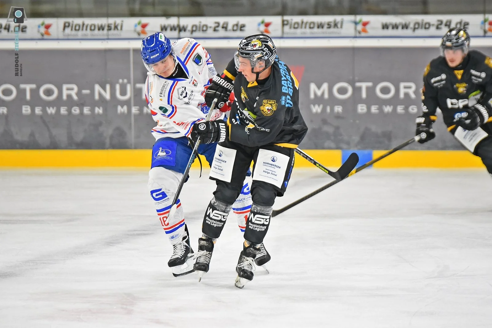 2026-09-11 EHC vs. Schönheider Wölfe 113-RZL.JPG