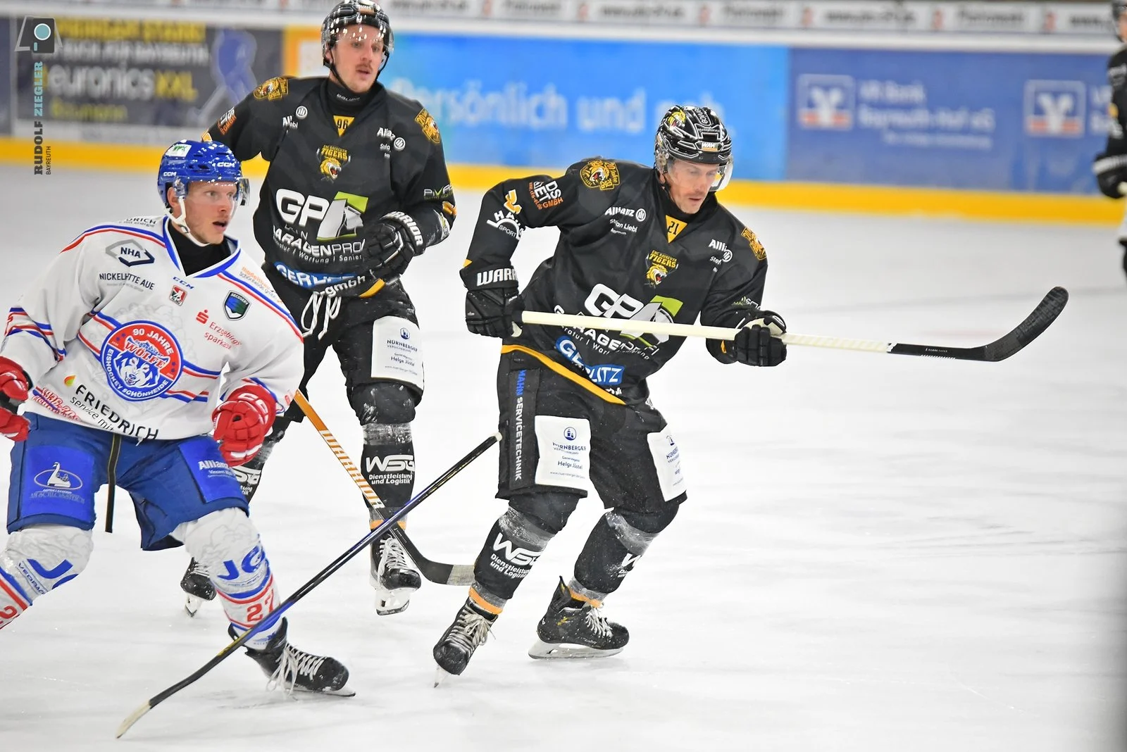 2026-09-11 EHC vs. Schönheider Wölfe 125-RZL.JPG