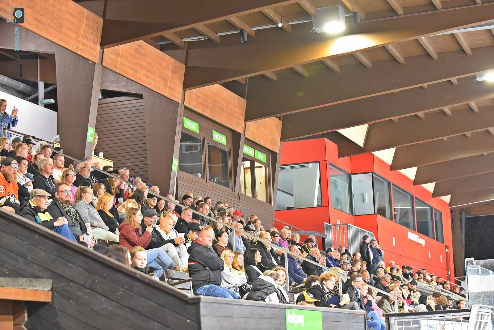 2026-09-11 EHC vs. Schönheider Wölfe 129-RZL.JPG