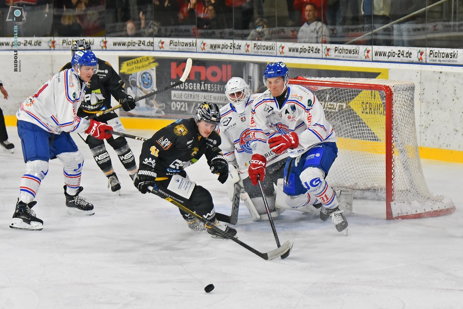 2026-09-11 EHC vs. Schönheider Wölfe 155-RZL.JPG