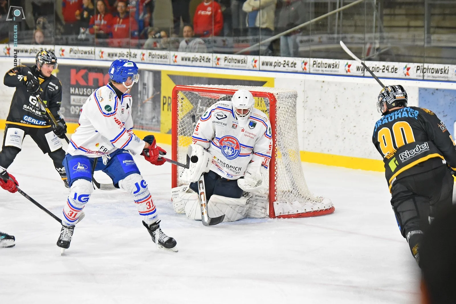 2026-09-11 EHC vs. Schönheider Wölfe 170-RZL.JPG