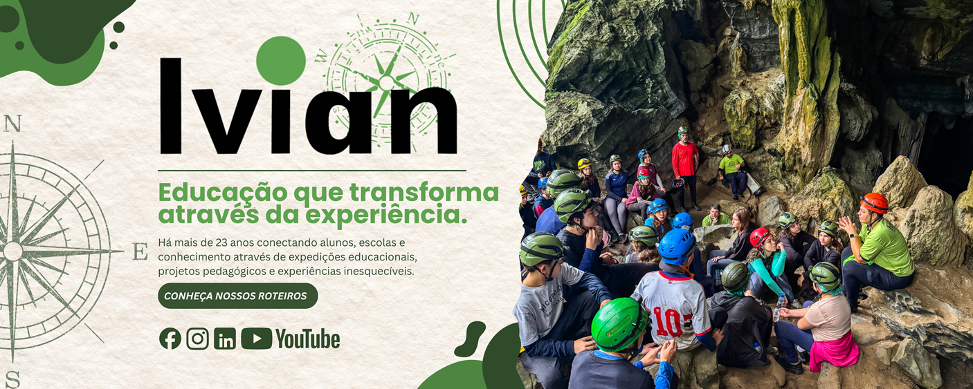 Grupo de jovens e adultos em uma caverna, participando de uma atividade de exploração com capacetes de segurança, em uma ambientação de aventura e educação.