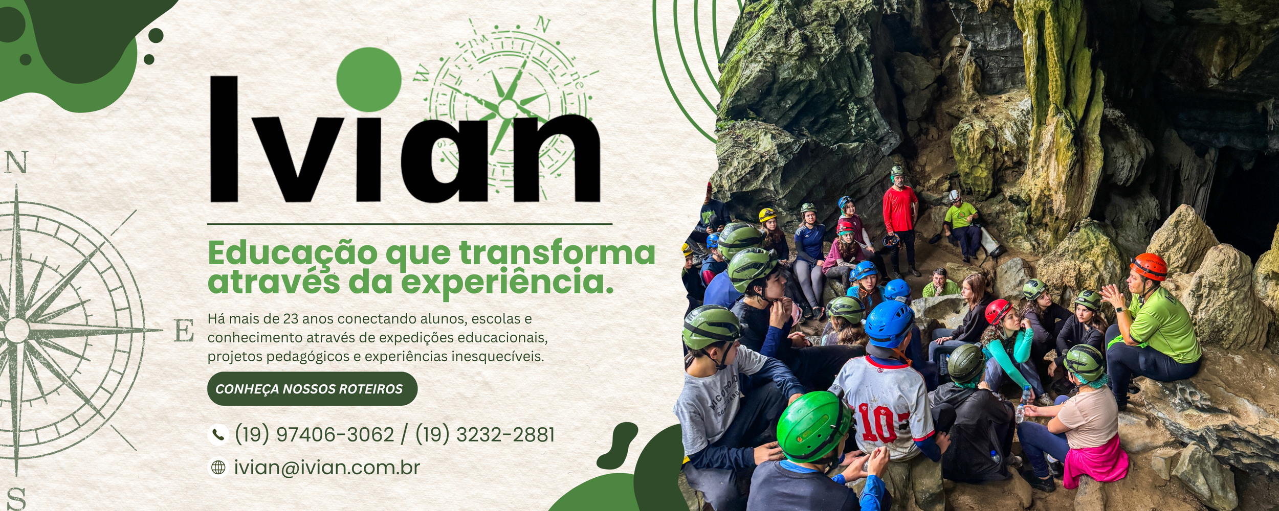 Grupo de jovens e adultos em uma caverna, participando de uma atividade de exploração com capacetes de segurança, em uma ambientação de aventura e educação.
