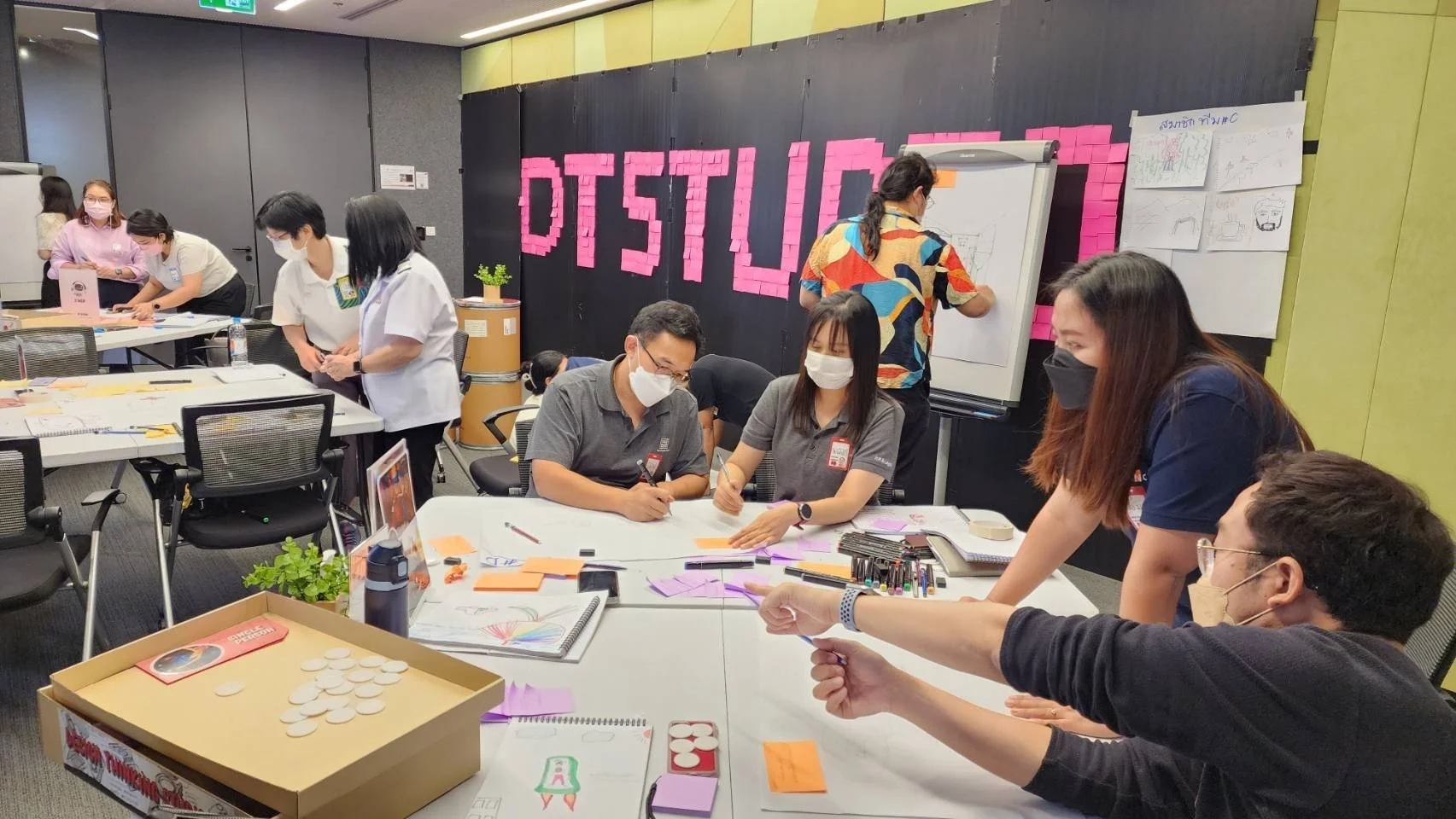 LINE_ALBUM_14.11.2022 sandbox Design Thinking Studio_221215_25.jpg