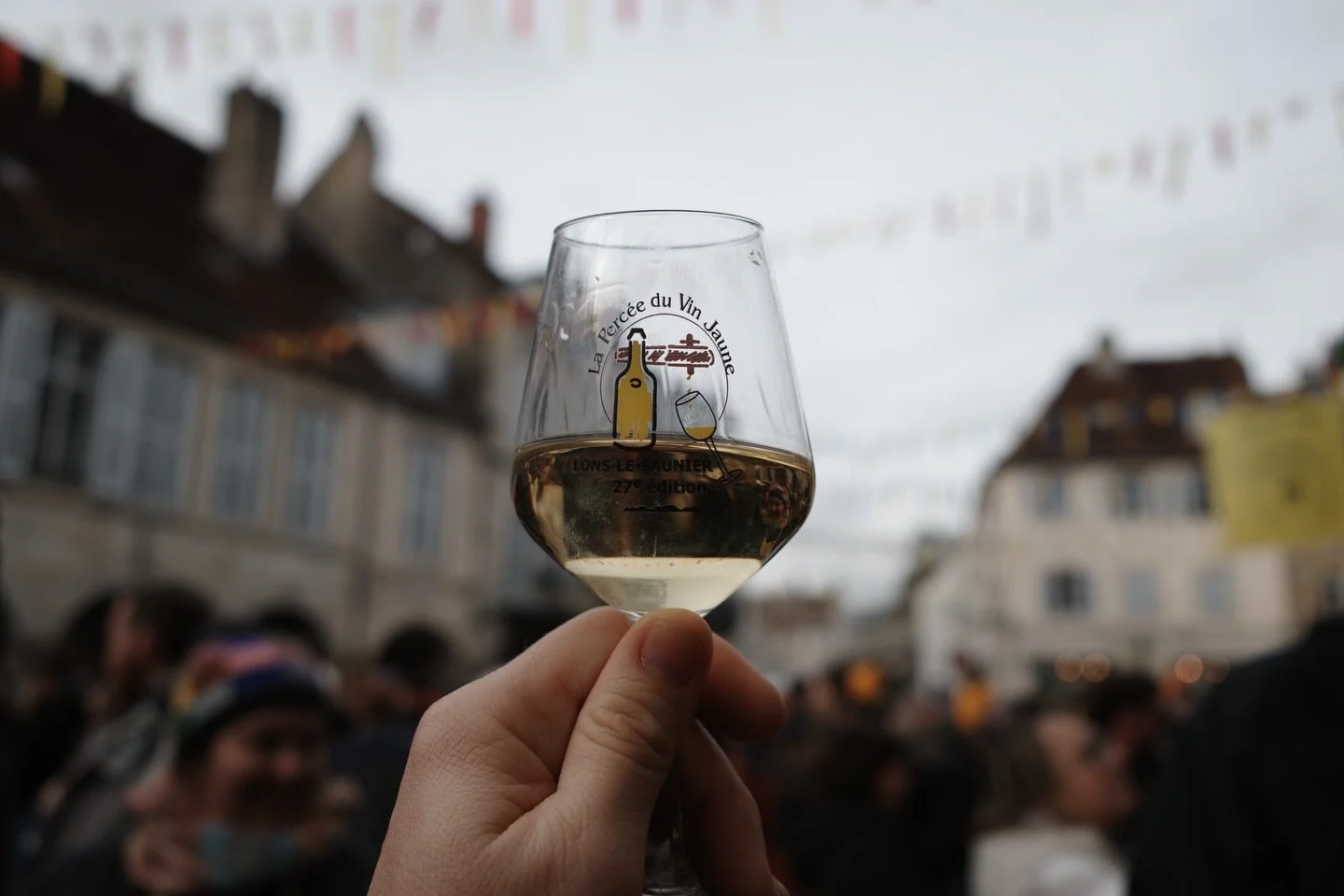 I&rsquo;m back from a week in France drinking straight from the barrel, eating wherever @beerandpork told me to and endless photos of delicious things and scenic landscapes. 

First up on the &lsquo;stack: Perc&eacute;e du Vin Jaune wine festival, tw
