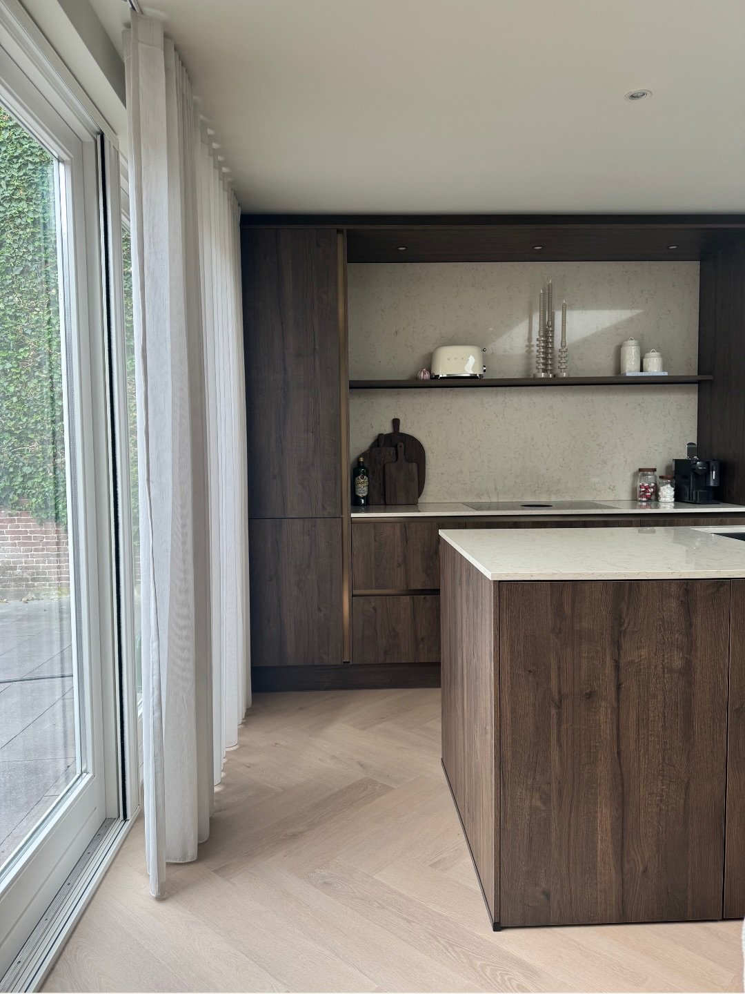 Nummertje 141🤍

Sommige interieurs blijven tijdloos, en Nummertje 141 is er zo &eacute;&eacute;n.
Rust, balans en aandacht voor elk detail stonden hier centraal.

Zachte kleuren, doordachte materiaalkeuzes en zorgvuldig gestylde elementen maken dit 