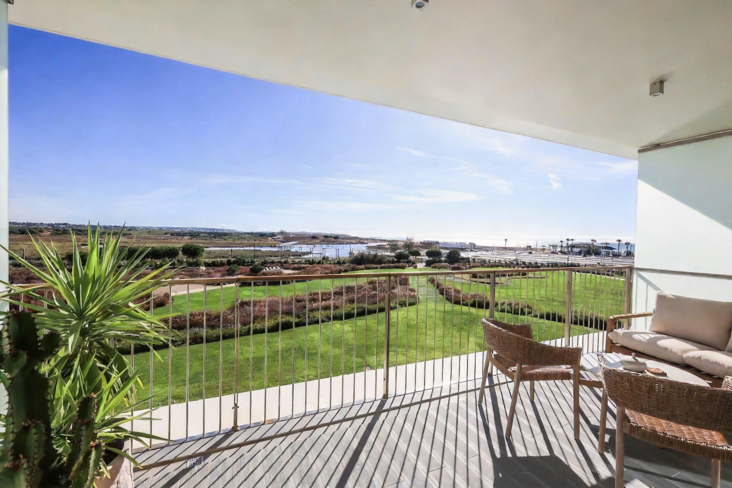 Beachfront Living at Bayline, Armação de Pêra — €1,190,000