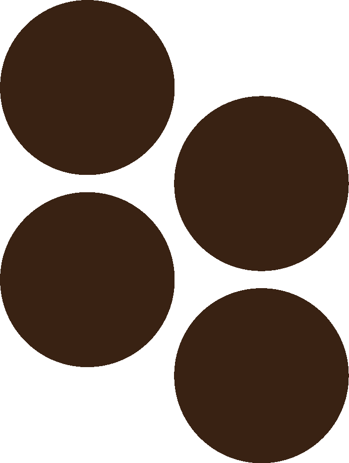 Vier donkere chocoladescheppen op een zwarte achtergrond.