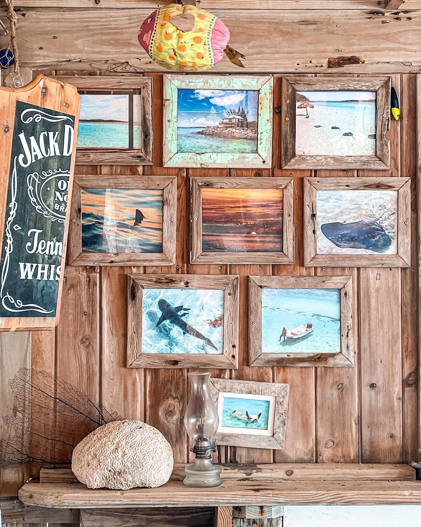 Simple island decor is the best way to cozy up a room. Don't you agree?
#islandstyle #islandliving #bahamas #exumas
@powerboatadventures