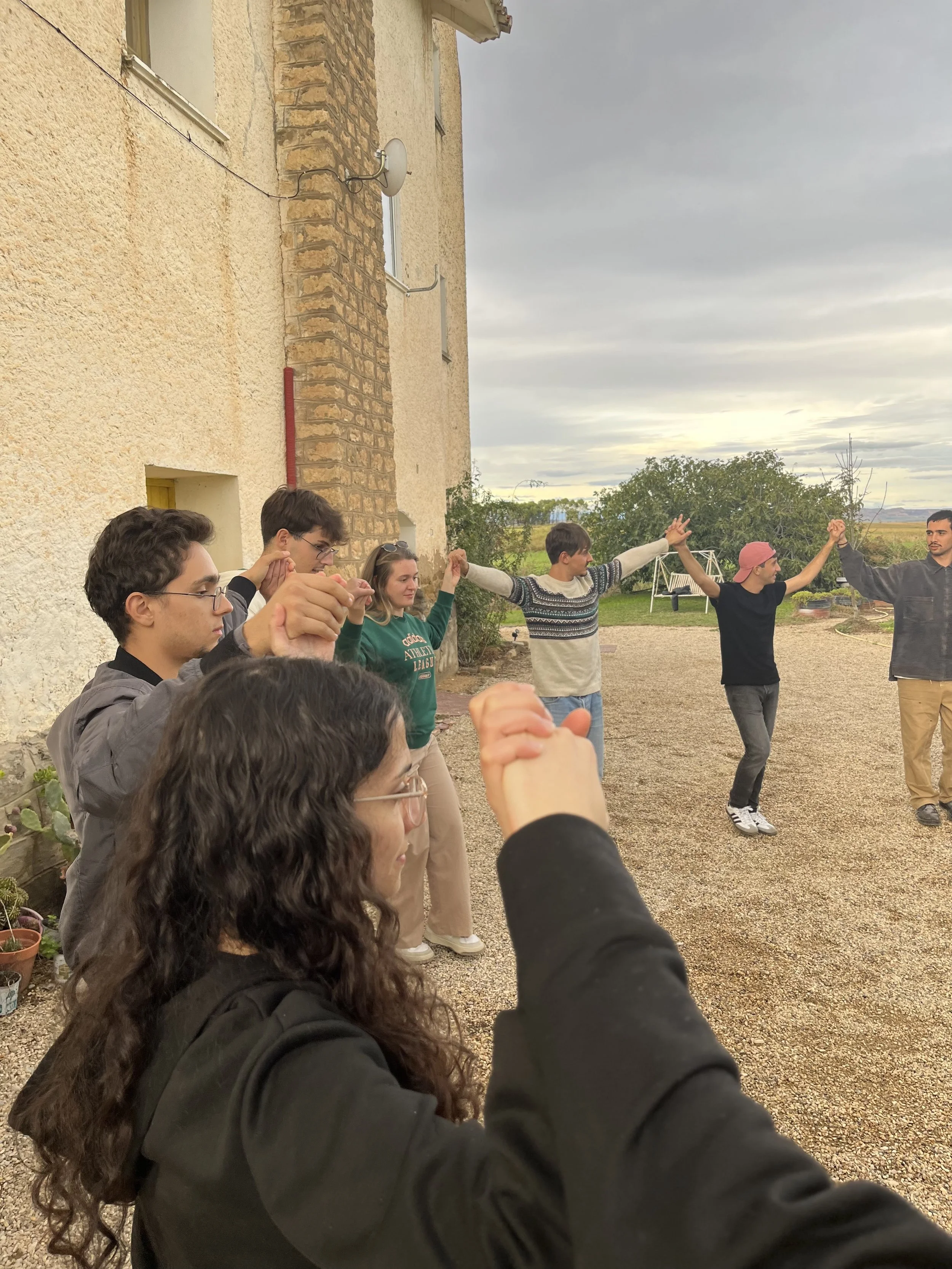 Jóvenes en círculo.
