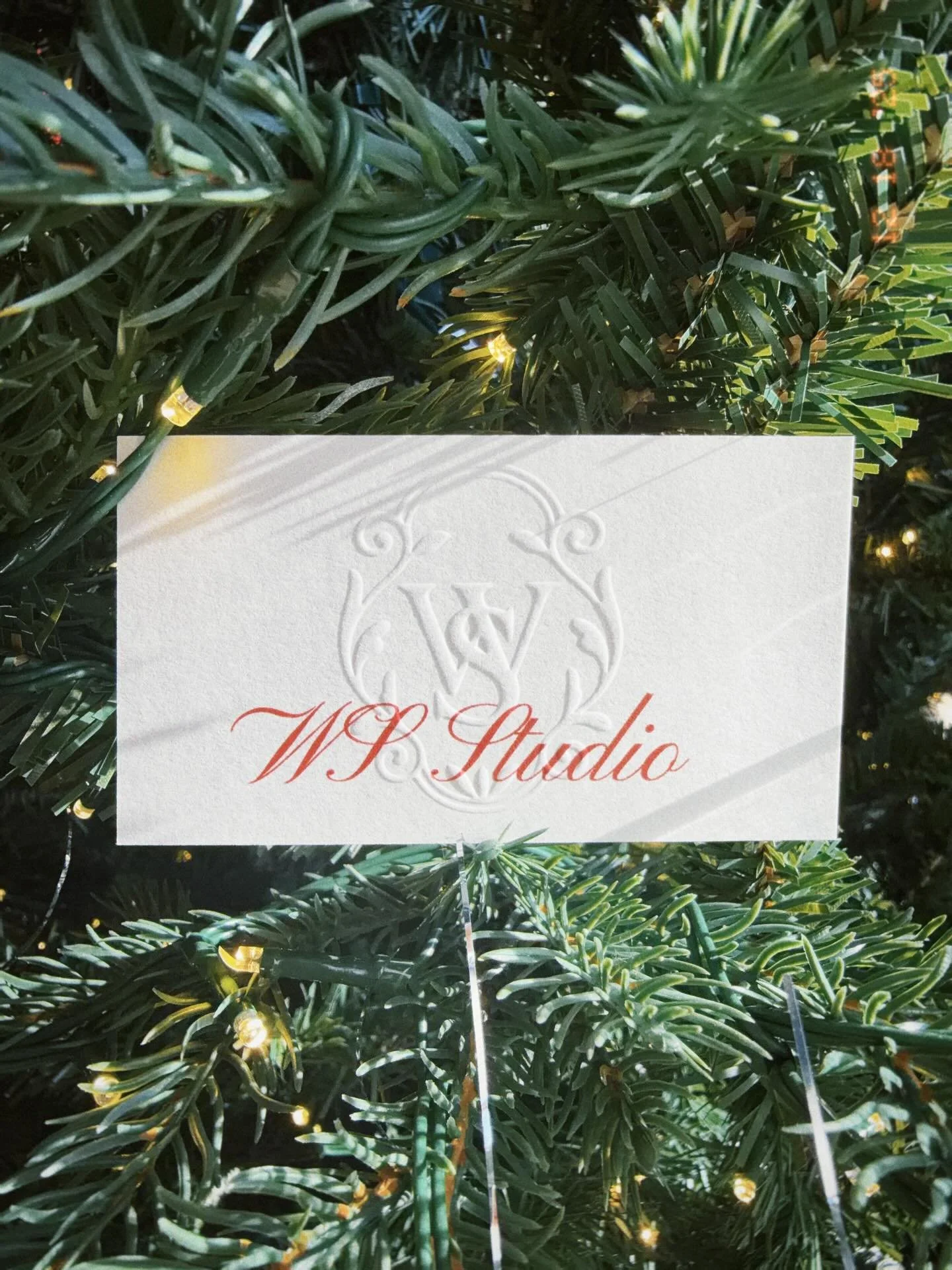 A small thing that makes it all feel real. So beautifully printed by @fastprinting 🎁

#brandingdetails #businesscards #creativebusiness #designinspo #studiolife #interiordesign #design #embossing #embossedprint