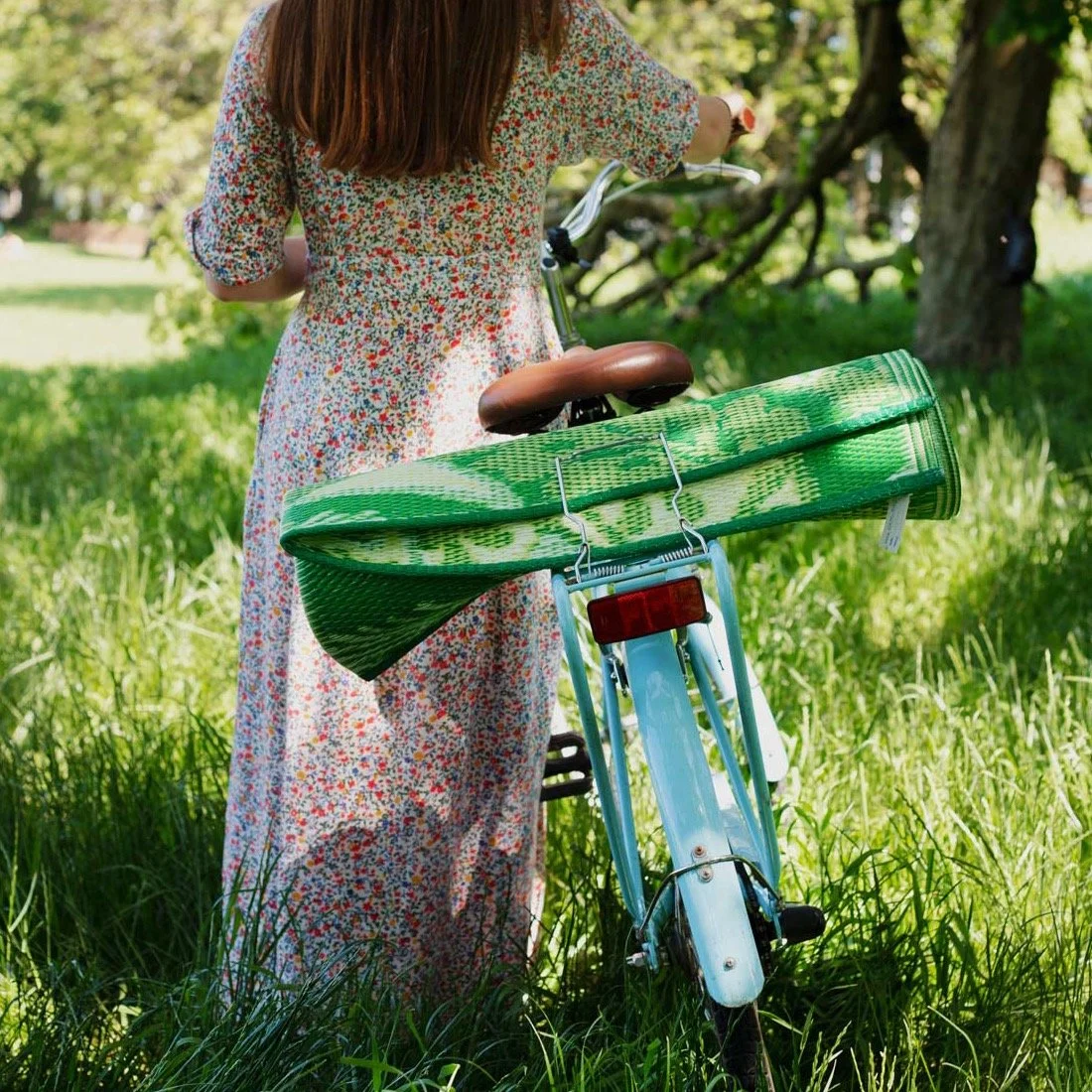 Bore da. Good morning. Mae'n diwrnod braf iawn heddiw. 🌞 Got us thinking about picnics in the park and lazy days beside the sea, so here's to our #newstock available in the shop: #outdoorrugs made from #recycled plastic. Tropical Green 🌴, Boho Pais