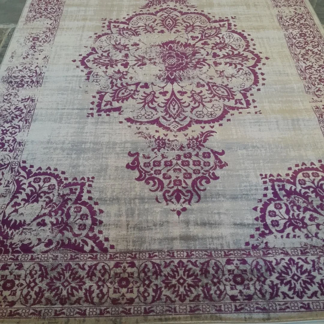 We're rather excited at Warp and Weft HQ this afternoon as we have just taken delivery of our first large rug: 2 x 3 metres! 😁 

Classic raspberry and grey combo. 😍

We can take special orders to size up or down, and in different colourways. 

#rug