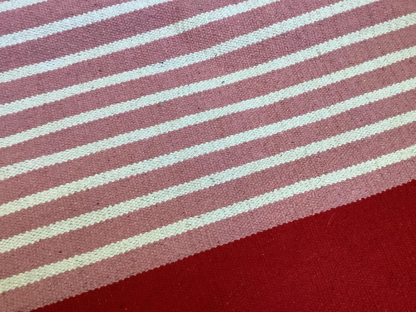 Something about sunny days sends me to a celebration of stripes. ☀️ ⛱️ Cotton and sisal striped rugs, and very jolly cotton striped towels.

#rugshop #warpandweft #fairtrade