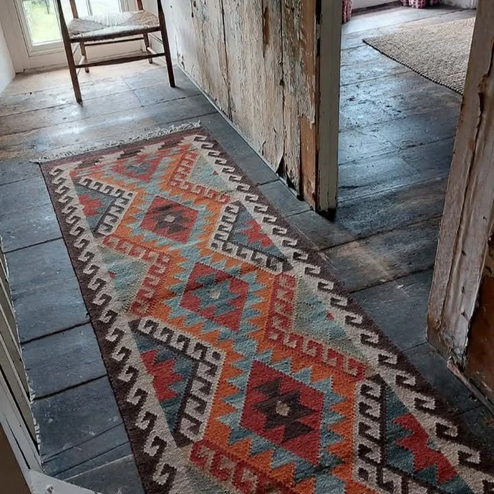It's small business week, and I am grateful for your support. 🧡 Here's another photo from a stylish Warp and Weft customer. Just look at those fabulous floorboards! That runner was meant to be there: they have impeccable taste. 😍 #shoplocal #smallb