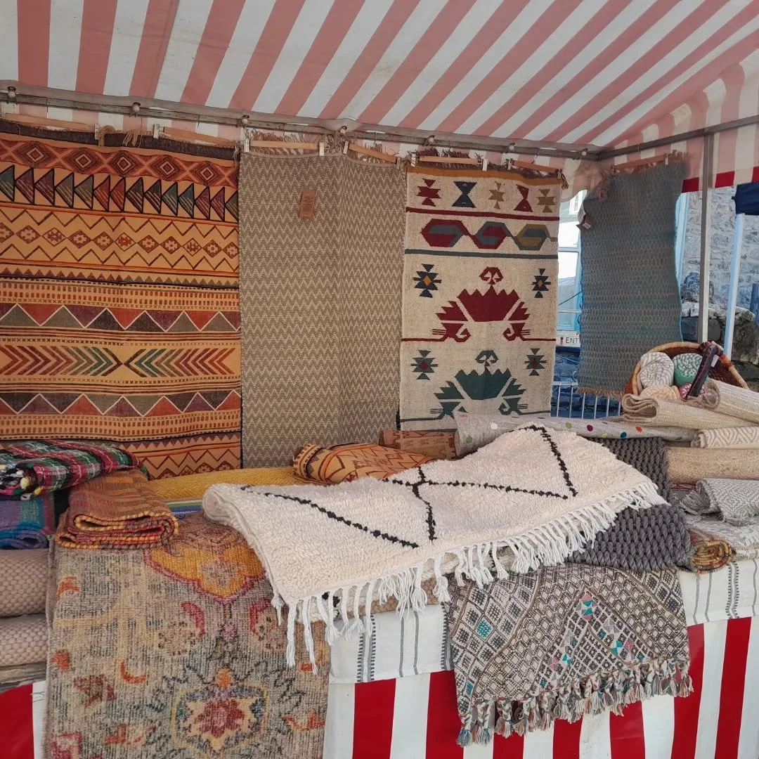 Bore da. Happy Monday Market Day! ☺️

I have a small selection with me on the stall today, but there is still plenty of choice to suit a range of styles. Pop along to say 'Hi!'.

#traditionalmarket #rugs #newportpembs